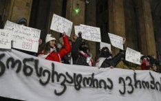 Georgian opposition continues protests in Tbilisi over suspended EU accession talks Hapšenja opozicionih političara, nasilje nad mladima: Gruzija se ne predaje (FOTO, VIDEO) 8
