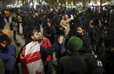 Georgian opposition continues protests in Tbilisi over suspended EU accession talks Hapšenja opozicionih političara, nasilje nad mladima: Gruzija se ne predaje (FOTO, VIDEO) 10