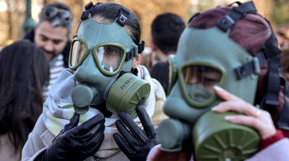 "Vazduh nam je otrov, vlast nam je gluva": U Skoplju održan protestni marš zbog zagađenja, drugi ovog meseca (FOTO) 1