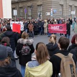 Zbog bacanja jaja počela hapšenja, zbog bacanja zvučnih bombi - hapšenja nema 1