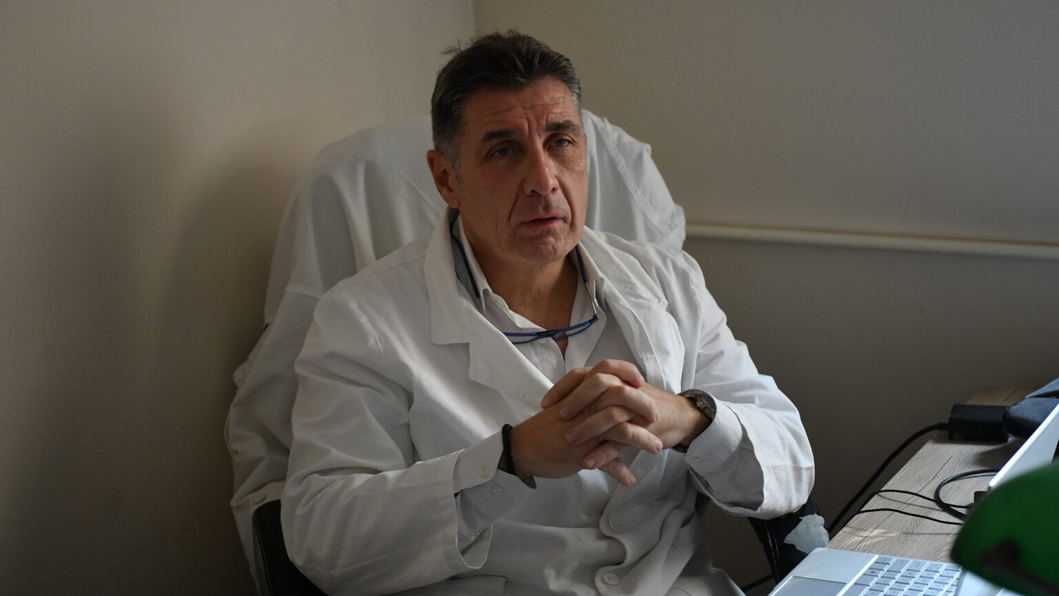 "Represija zbog mišljenja je civilizacijski korak unazad": Profesor na Medicinskom fakultetu o pritiscima zbog podrške studentima 3 profesori