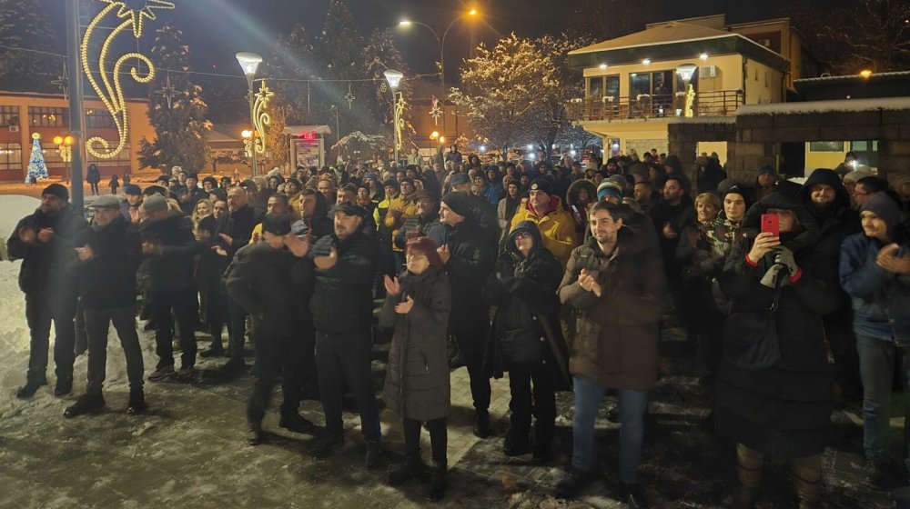 ProGlas u Lučanima: Studenti se narugali kultu ličnosti, poručili mu „nisi nadležan“ 1