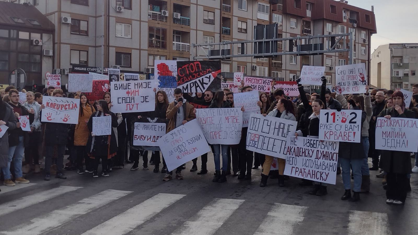Akcija "Zastani Srbijo": Blokadama saobraćaja širom Srbije odata počast stradalima u Novom Sadu 2