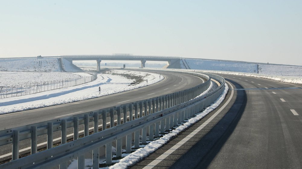 AMSS: Mraz i zimski uslovi vožnje, oko sat čekanja putničkih vozila na prelazima 1