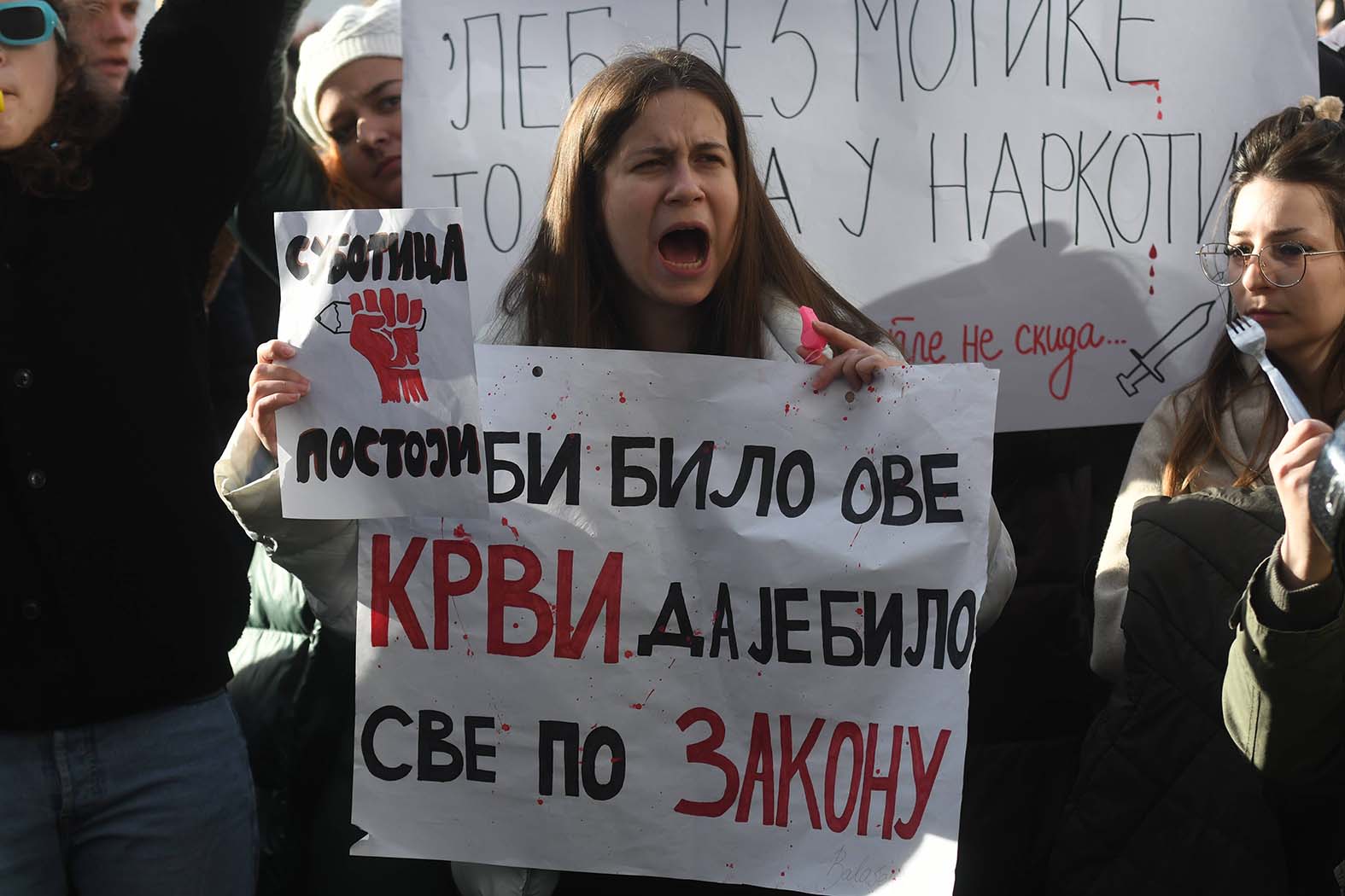 Odbijen zahtev da studenti prisustvuju sednici Skupštine grada u Novom Sadu: Previše govornika, direktora i građana u sali, pa za njih nema mesta 2 Odbijen zahtev da studenti prisustvuju sednici Skupštine grada u Novom Sadu: Previše govornika, direktora i građana u sali, pa za njih nema mesta 2