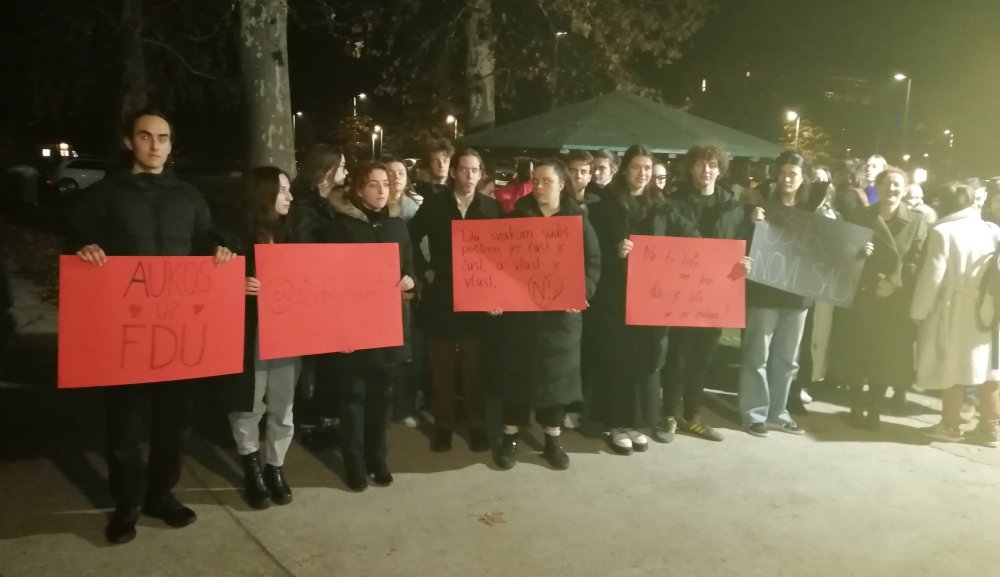 "Osijek za Novi Sad": Studenti iz Osijeka solidarno uz kolege iz Srbije, pisma podrške deliće po čitavom gradu 2