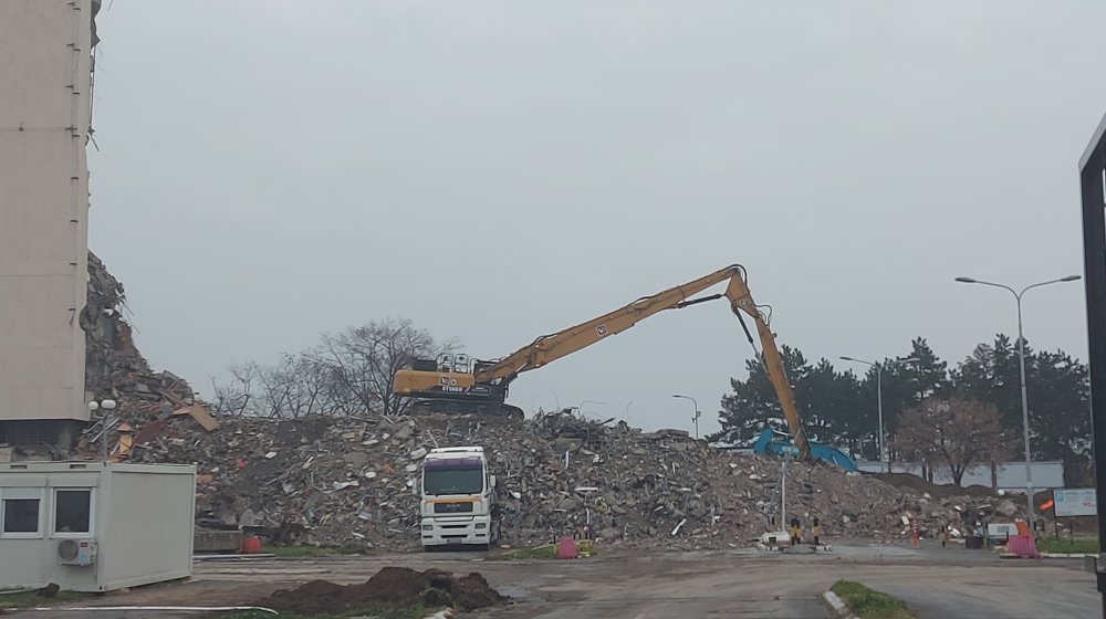 (FOTO) Rušenje uveliko u toku, hotel Jugoslavija se pretvara u tone šuta 1