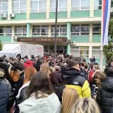 Novinarki N1 otet telefon na FTN u Novom Sadu 4