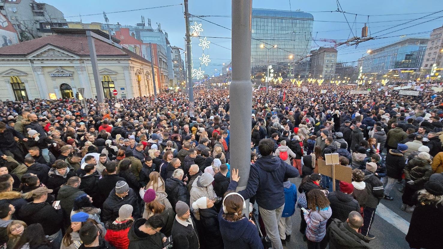 Protest na Slaviji protekao mirno: Najglasnija tišina do sad za 15 stradalih u Novom Sadu 7 Protest na Slaviji protekao mirno: Najglasnija tišina do sad za 15 stradalih u Novom Sadu 6
