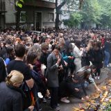 Građani od jutros odaju poštu stradalima u masovnom ubistvu u Ribnikaru 10