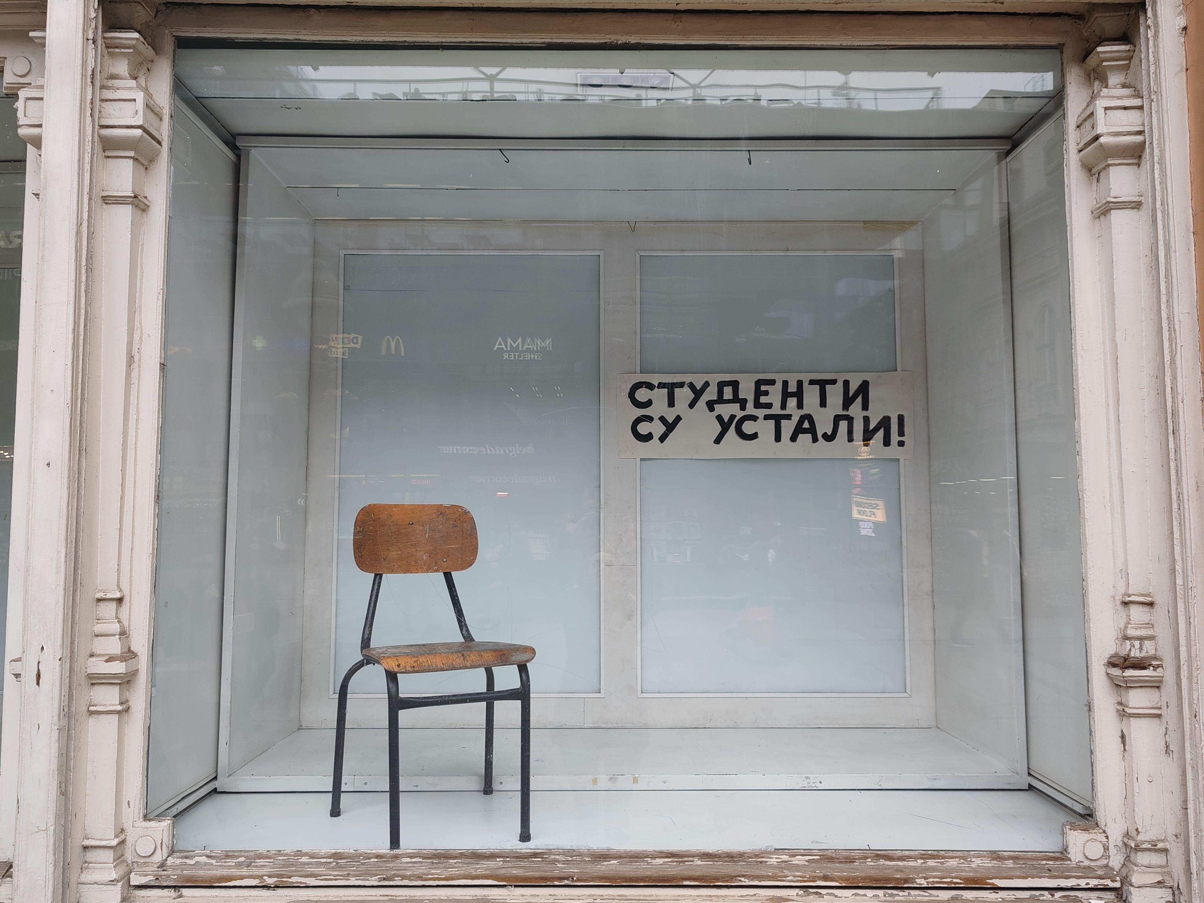 Kako se širio bunt na fakultetima u Srbiji i šta kažu studenti 3 Izlog galerije Fakulteta likovnih umetnosti