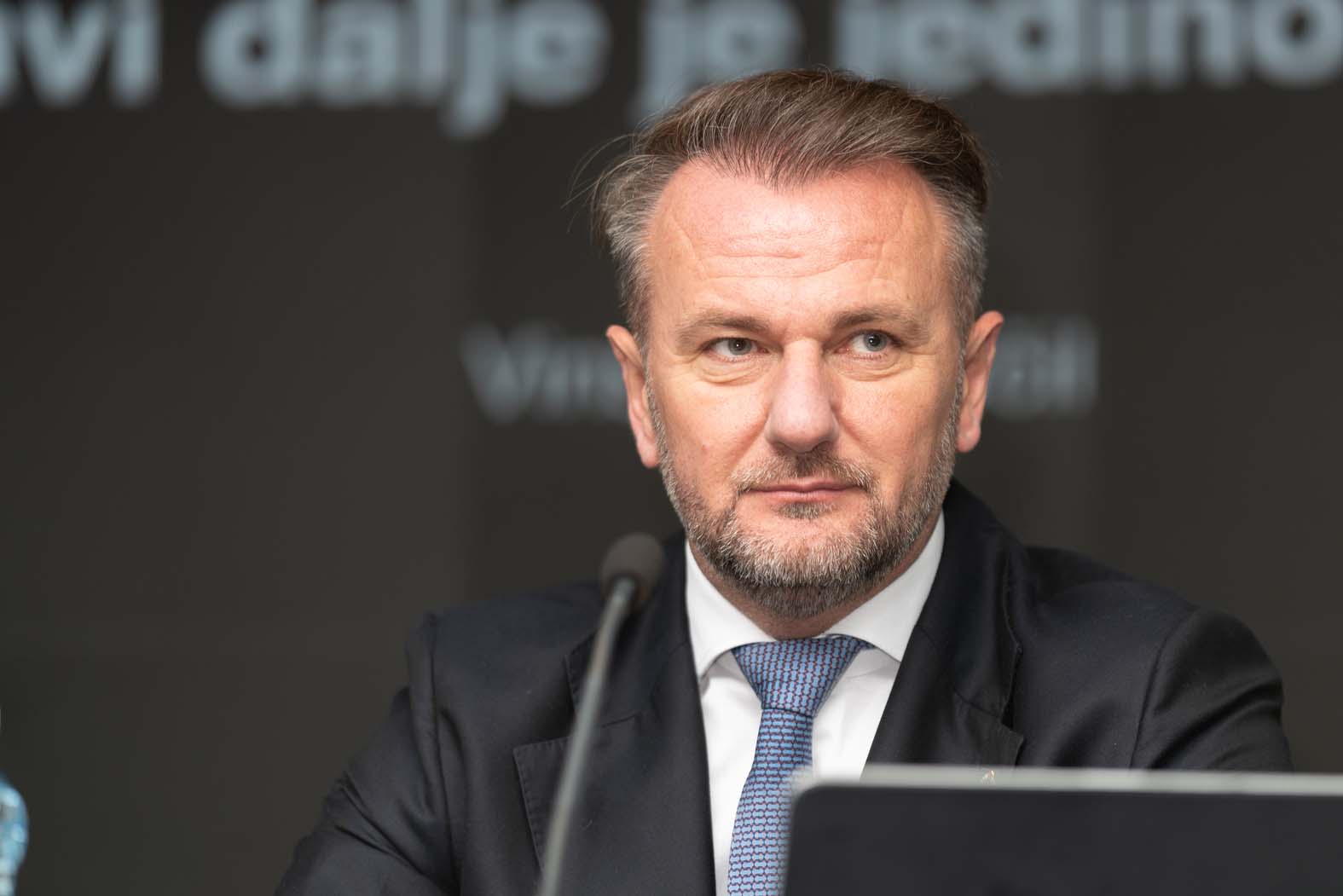 „Oko sokolovo“ nije nestalo, ali jesu „land roveri“: Nova vozila – novi dil po starim pravilima 2 „Oko sokolovo“ nije nestalo, ali jesu „land roveri“: Nova vozila – novi dil po starim pravilima 2