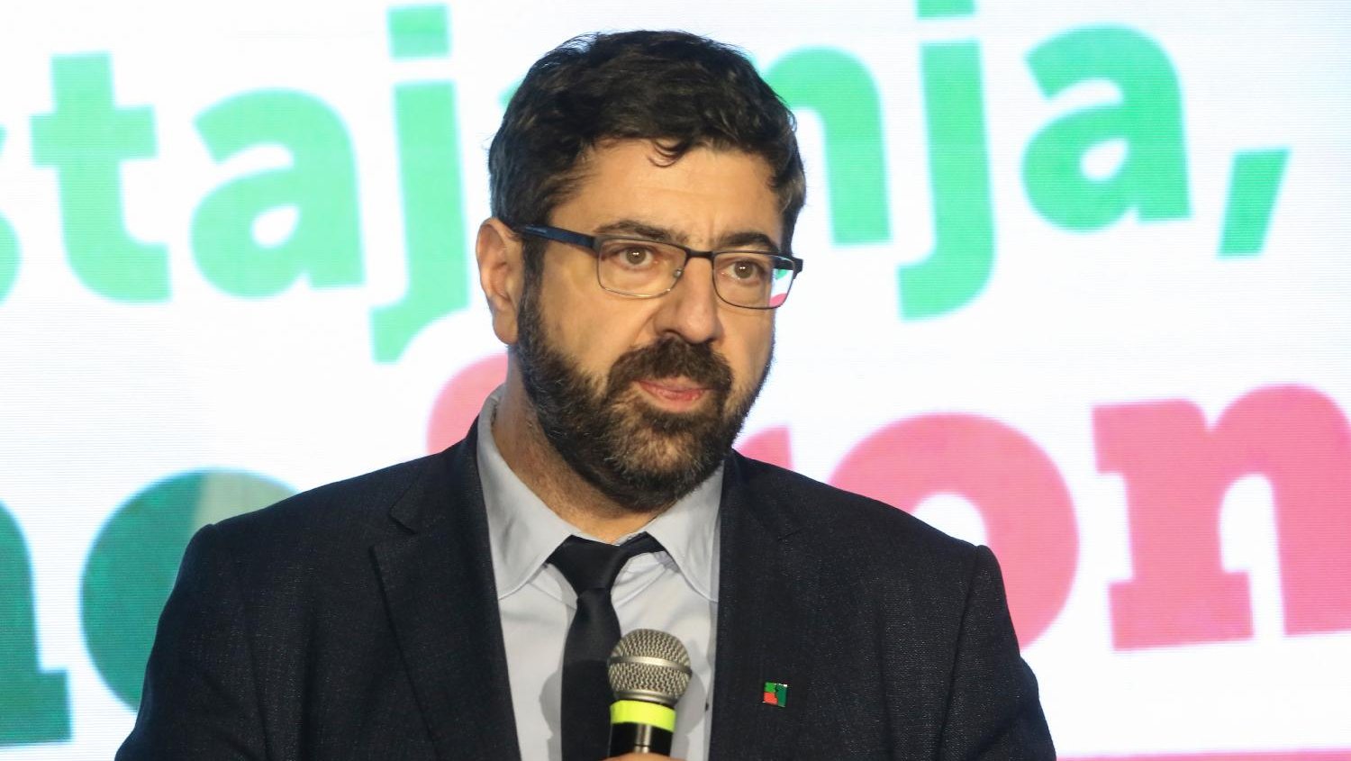 Kako je Vulin u stajlingu idejnog vođe potpuno prirodno ušetao u Skupštinu? 3 Radomir Lazović, ZLF