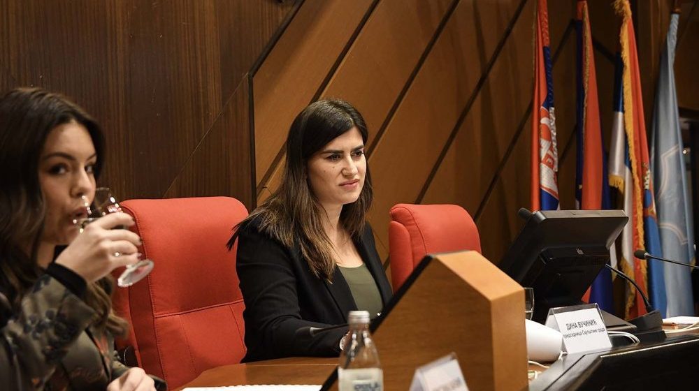 Predsednica novosadskog parlamenta Dina Vučinić ponovo ne dozvoljava prisustvo studentima i građanima sednici 1