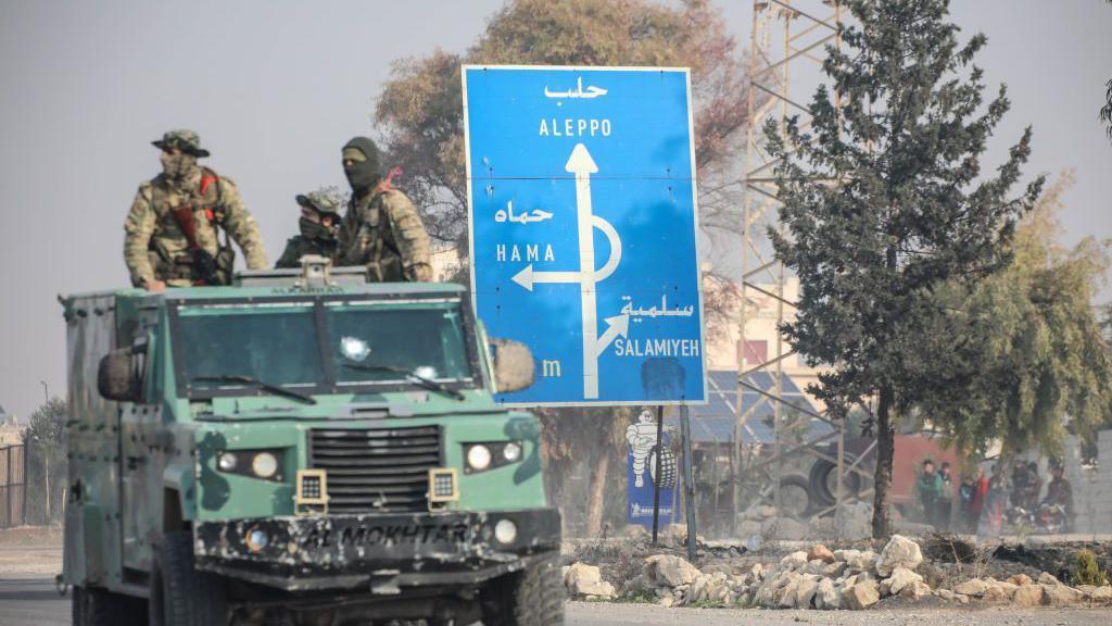 Bašar al-Asad: Od oftalmologa u Londonu do autoritarnog predsednika Sirije 8 Sirijski pobunjenici na vozilu u zelenim uniformama