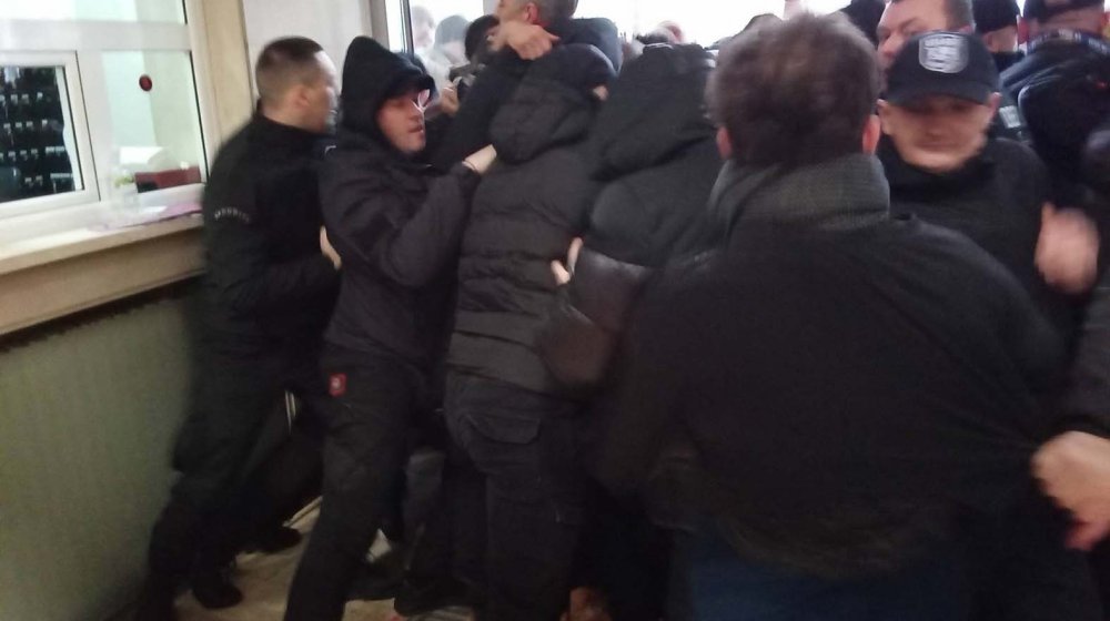 POKS: Vlast će moliti da formira prelaznu vladu 1