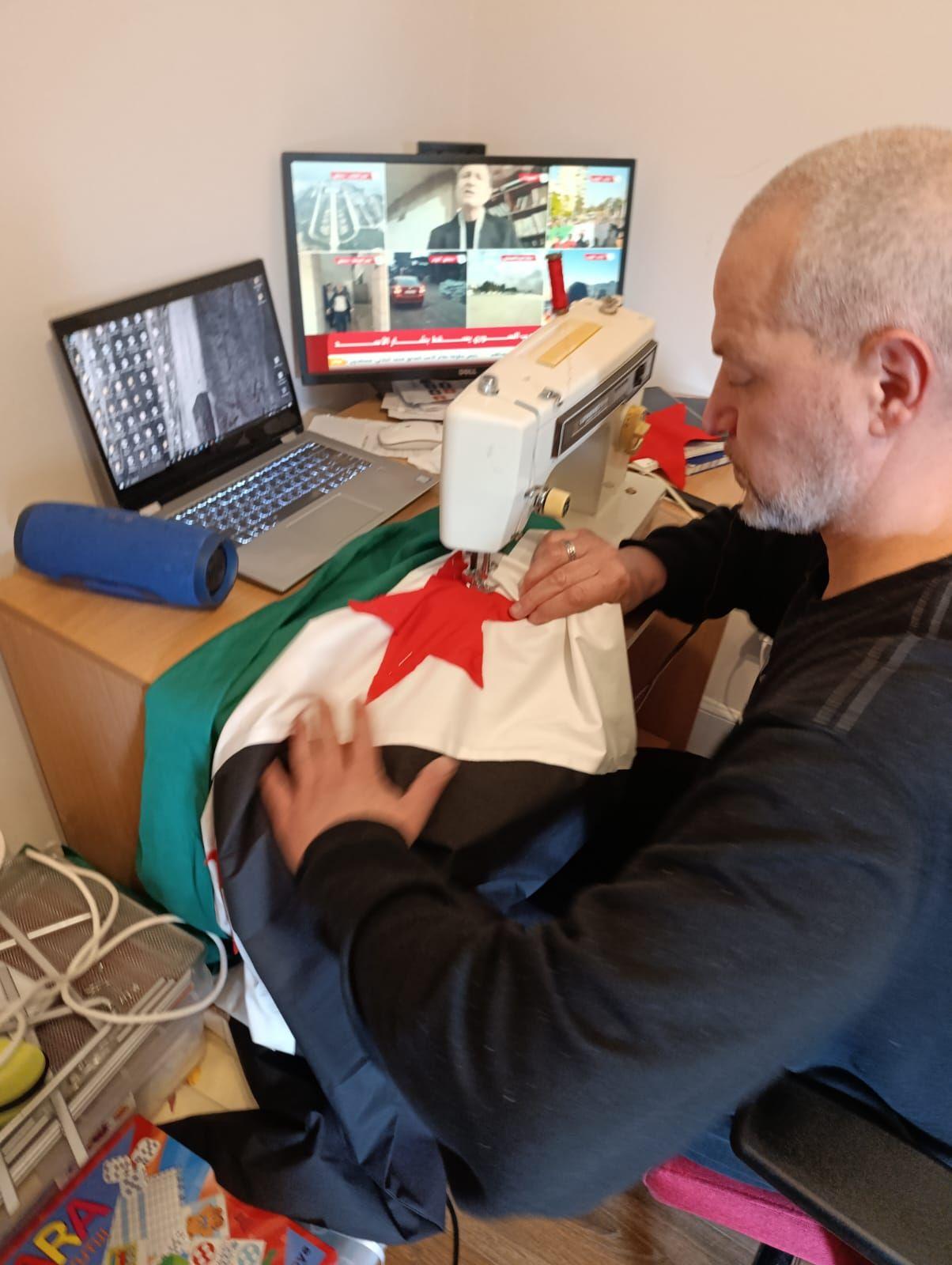 Kraj Asadovog režima - šta znači za Sirijce u Srbiji 4 Hadžali prepravlja zastavu