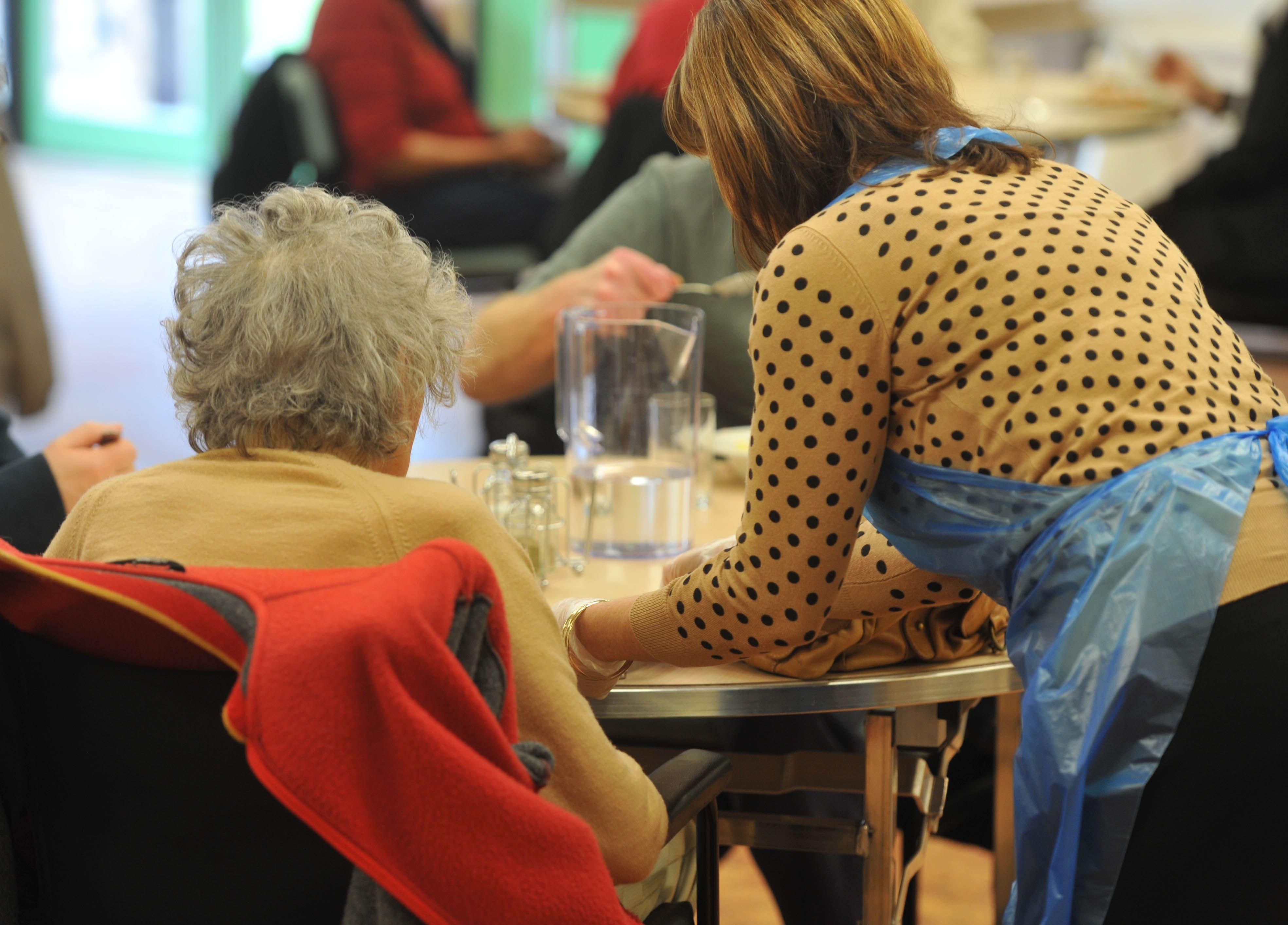 Da li je pametno biti vegan pod stare dane? 3 Ručak u staračkom domu u Engleskoj