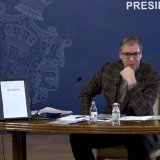 Vučićev zvižduk u šest 8