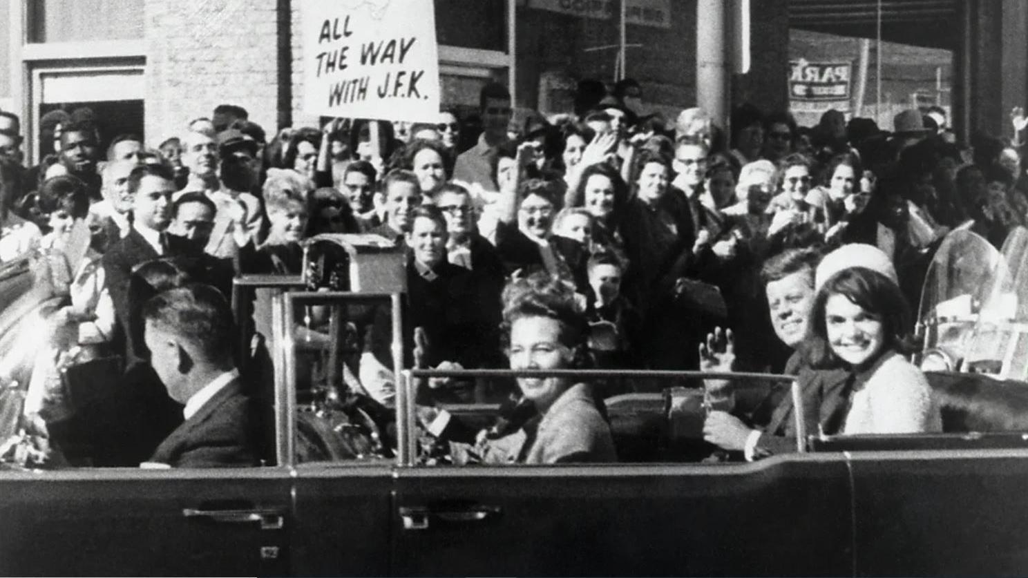 „Začarani krug teorija zavera": Treba li drugačije da se borimo protiv širenja lažnih tvrdnji 2 Atentat na Džona F. Kenedija iz 1963. godine doveo je do ukorenjenosti teorija zavere koje su žive i dan-danas