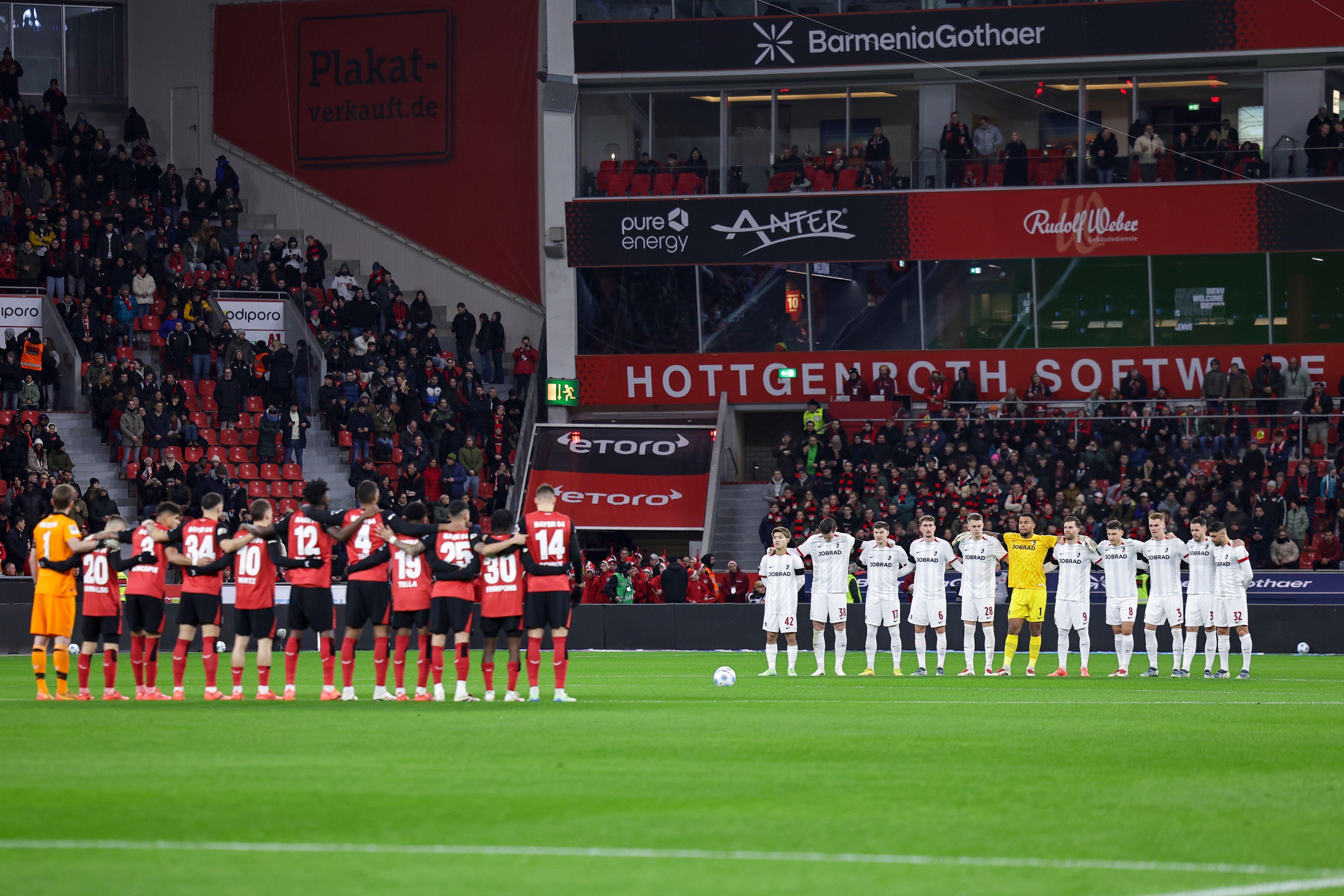 Šta znamo o napadu na božićni market u Nemačkoj 5 Fudbalski igrači u minuti šutnje za žrtve napada na božićni market