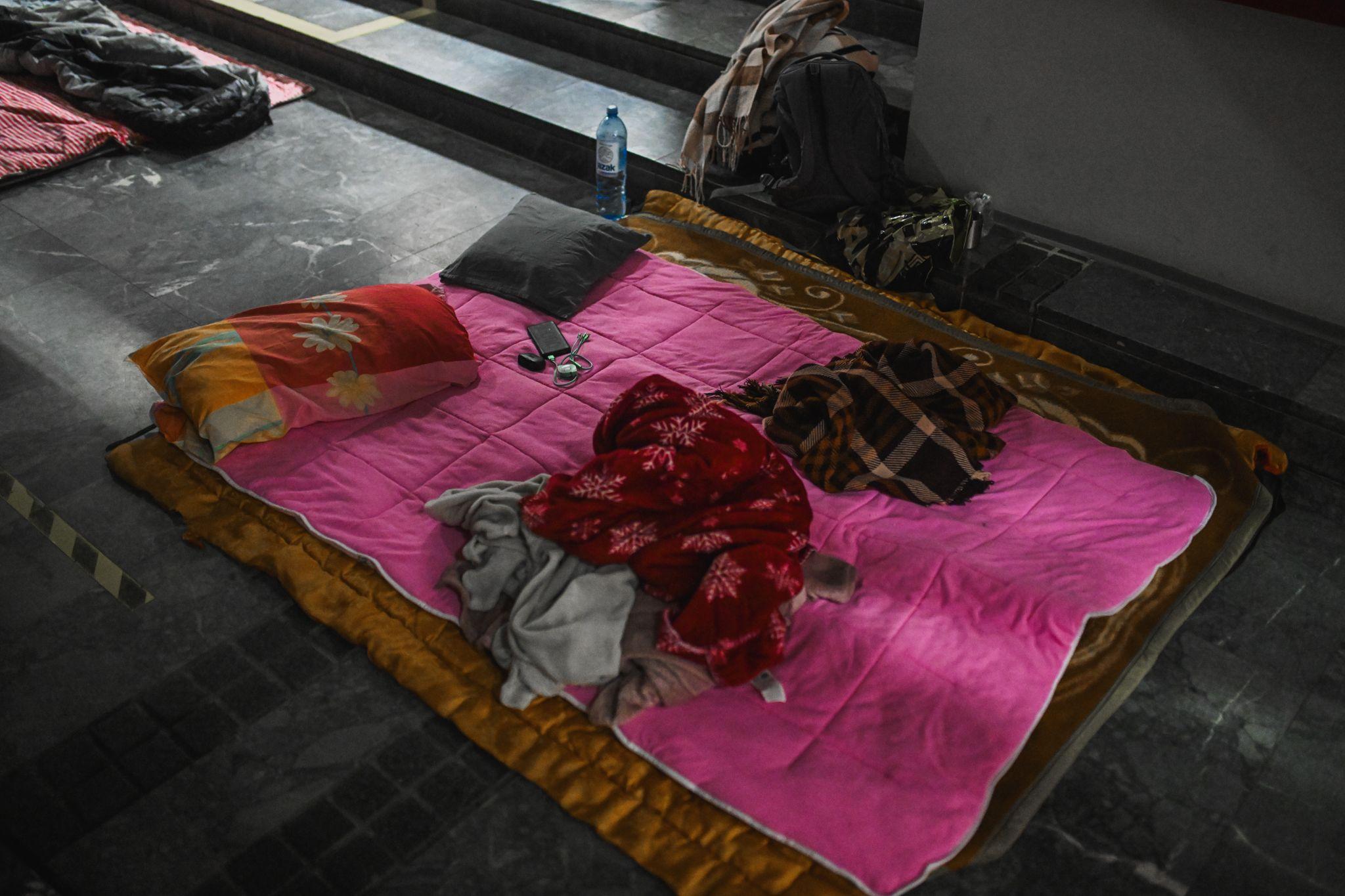 Kako se širio bunt na fakultetima u Srbiji i šta kažu studenti 4 Dušeci i deke u roze i smeđim bojama na kojima spavaju studenti tokom blokade