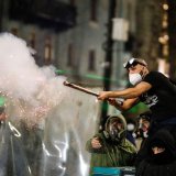 Četvrta noć protesta nemira u Gruziji -predsednica traži nove izbore, premijer odbija 10