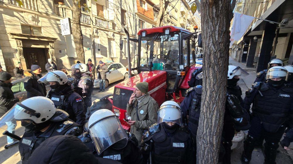 "Uhapsite traktor!": Dojče vele o protestu u Beogradu 1