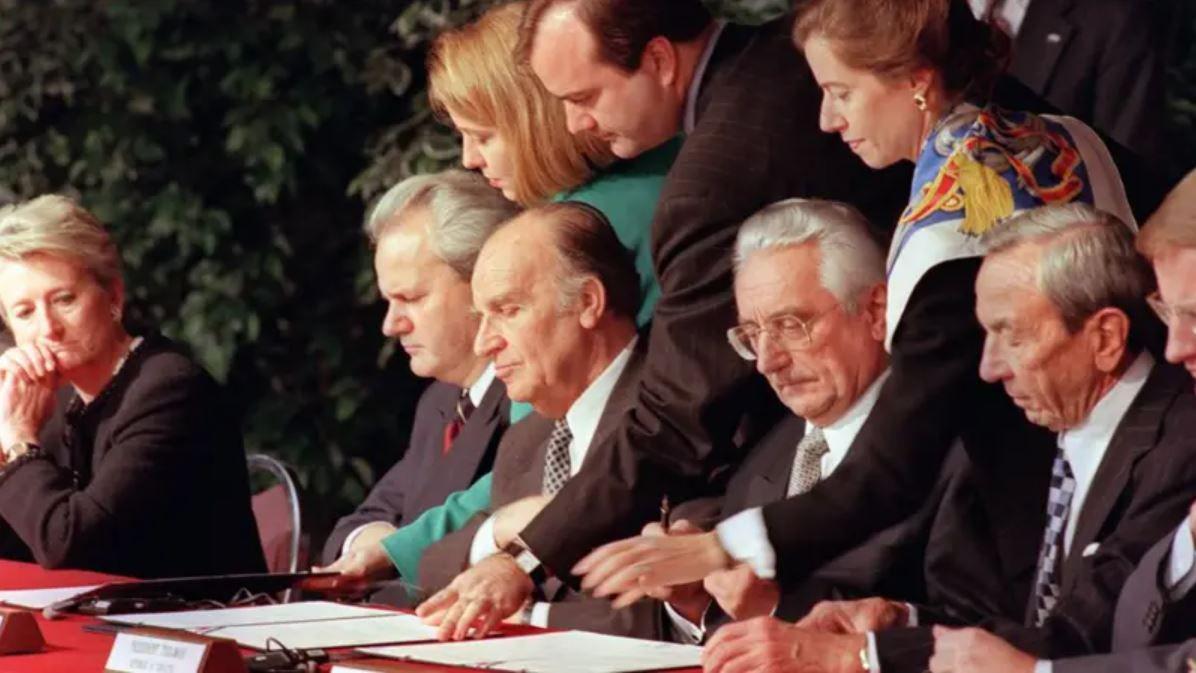 Bosna i Hercegovina: Da li je Dejtonski sporazum kočnica 1 Potpisivanje sporazuma u Dejtonu