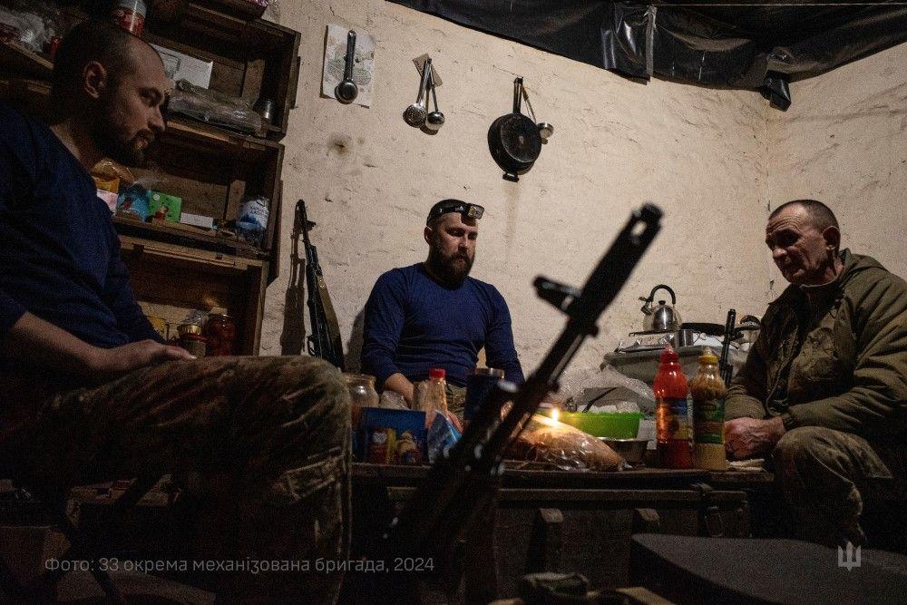 Badnje veče i Božić u svetu: Od surfa do molitvi i jutra u skloništima 6 ukrajinski vojnici, božić