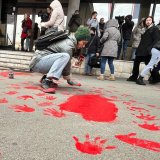 Protest u Novom Sadu: Pištaljke, farba i podrška studentima 12