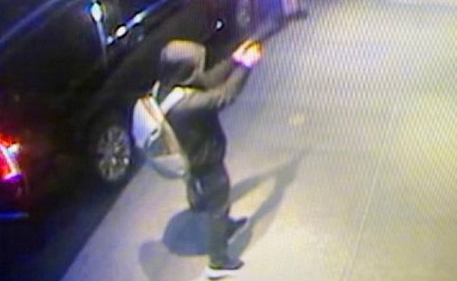 I dalje traje potraga za ubicom šefa američke osiguravajuće kuće 2 Fotografija napadača uzeta sa ulične kamere