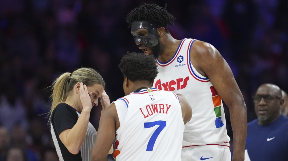 Nasrnuo na ženu sudiju: Embid isključen i sada se čeka kazna za centra Filadelfije (VIDEO) 1