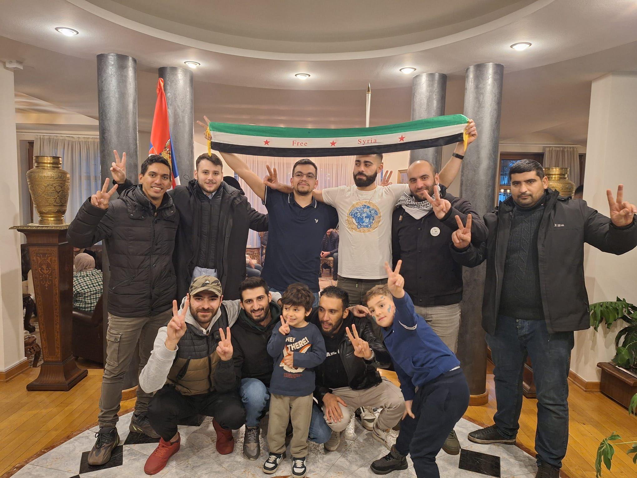 Kraj Asadovog režima - šta znači za Sirijce u Srbiji 2 Sirijci u Ambasadi Sirije u Beogradu, 8. decembar 2024. godine