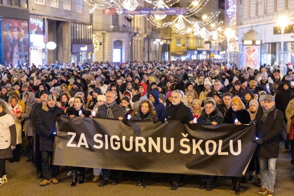 Napad u školi u Zagrebu: Sedmogodišnje dete ubijeno, hiljade u protestnoj šetnji 1 protest u Zagrebu