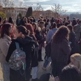 Da pokažemo da saosećamo sa porodicama stradalih: I kragujevački srednjoškolci danas ispred Rektorata 9