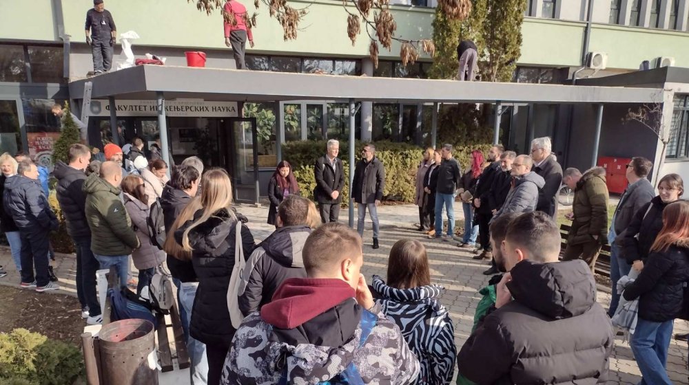 "Profesori su uvek uz svoje studente": Počela blokada FIN-a u Kragujevcu 1