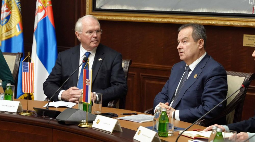 Hil: Sankcije NIS-u pitanje za Rusiju, SAD ne želi da naškodi privredi Srbije 1