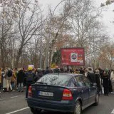 Studenti FPN-a i FON-a blokirali Bulevar oslobođenja, u tišini odali poštu stradalima u Novom Sadu (FOTO, VIDEO) 4