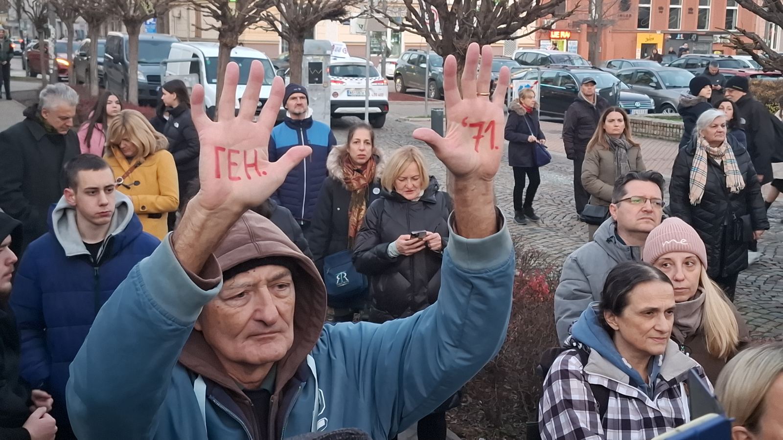 "Da zajedno stvorimo pravednije i bolje uslove za sve": Održan javni čas ispred Jovine gimnazije (FOTO, VIDEO) 3 "Da zajedno stvorimo pravednije i bolje uslove za sve": Održan javni čas ispred Jovine gimnazije (FOTO, VIDEO) 3