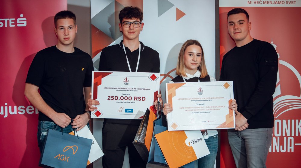 Srednjoškolci iz Leskovca sa projektom "Eko izazov" osvojili prvo mesto na osmom "Svetioniku znanja" 1