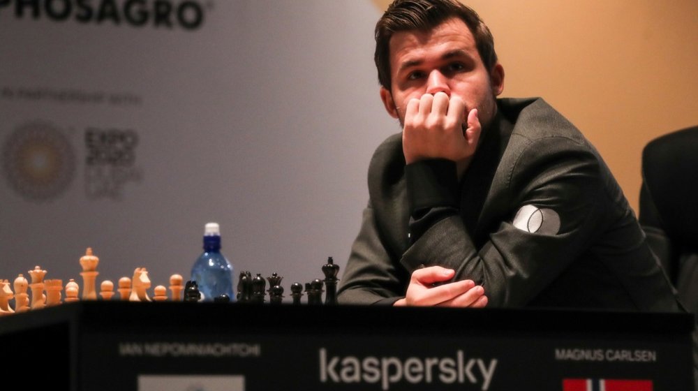 Šampion primoran da napusti Svetsko prvenstvo zbog neprikladnog odevanja: Karlsen poslao poruku organizatoru uz psovku (VIDEO) 1