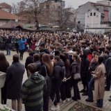 Policija ušla u kragujevačku gimnaziju 2