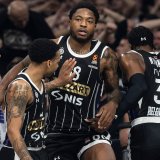 Kombinacija Karlika i Tajrika Džonsa za ovacije navijača u "Beogradskoj areni" (VIDEO) 4