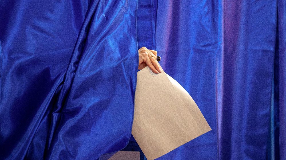 "Pakt s narodom i Bogom": Kriza poverenja nakon poništavanja izbora u Rumuniji 1