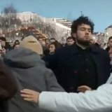 Tokom odavanja pošte u Nišu dva muškarca se sukobila, studenti ih razdvojili 4