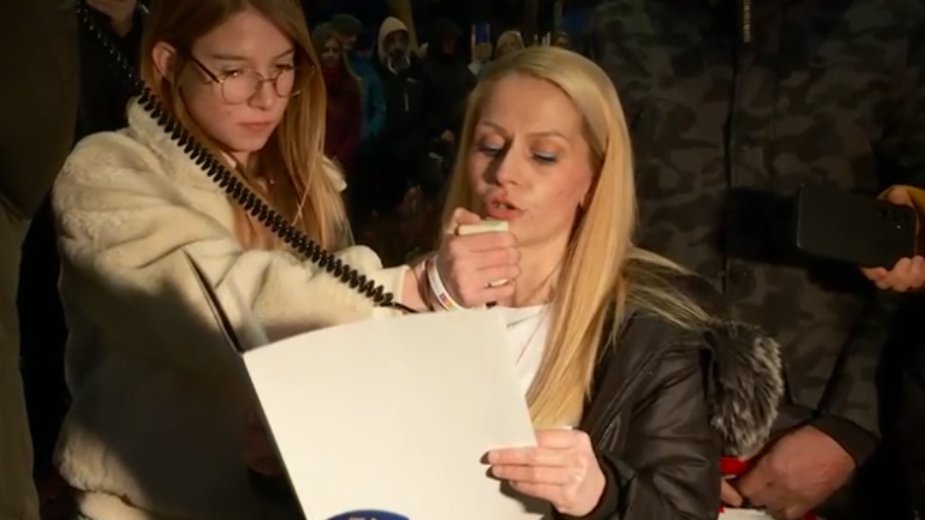 "Mi držimo sistem na nogama, a on nas na kolenima": I zdravstveni radnici u Nišu i Kragujevcu podržali studente 1