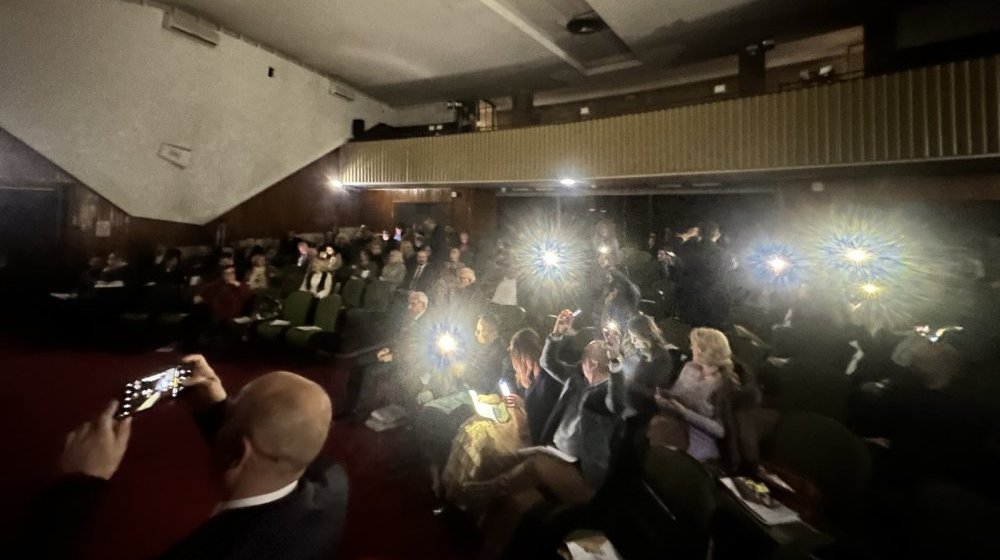 U Skupštini grada Kragujevca bez izjašnjavanja o smeni potpredsednice, podrške studentima, ali i bez struje 1