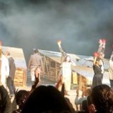 Glumci sa crvenim rukavicama i u JDP: Nezapamćene ovacije na premijeri komada "Sveti Gergije ubiva aždahu" 6