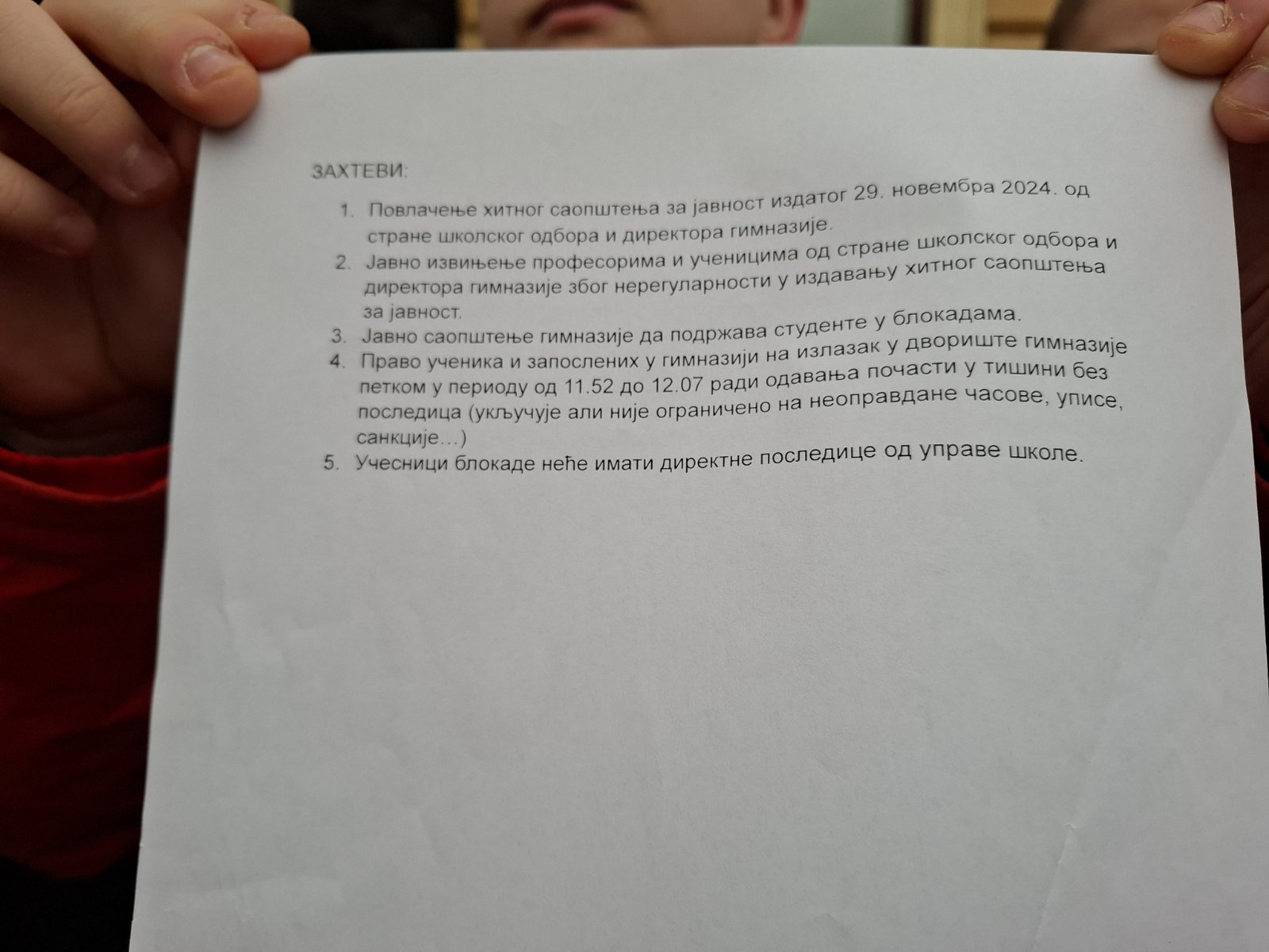 Blokirana "Jovina" gimnazija u Novom Sadu (VIDEO) 2 Blokirana "Jovina" gimnazija u Novom Sadu (VIDEO) 2
